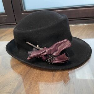 New Italian Wool Hat with Removable Flower